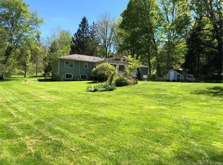 21 Hall Ln, Newtown, CT 06470