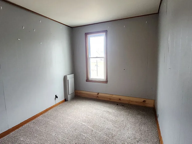 110 E Snow St — Photo 6