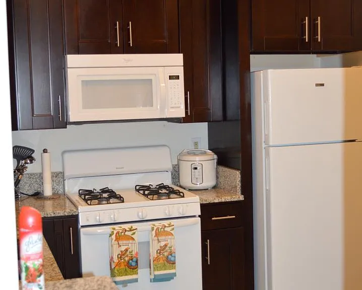 Kitchen with upgraded cabinets and tiles
