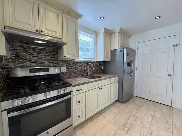 (undisclosed Address), Woodhaven, NY 11421