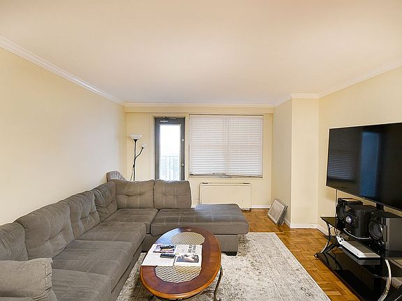 3rd image of 12510 Queens Blvd APT 406