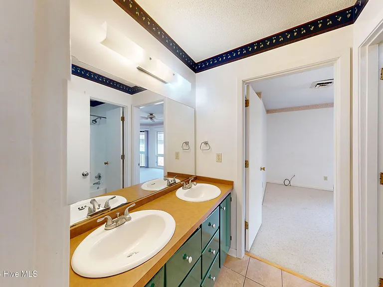 222 Foxkroft Dr — Photo 15