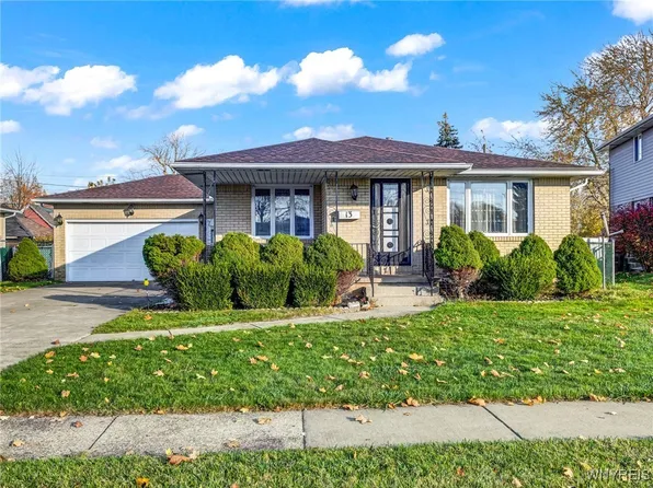 13 Village Ln, Sloan, NY 14212