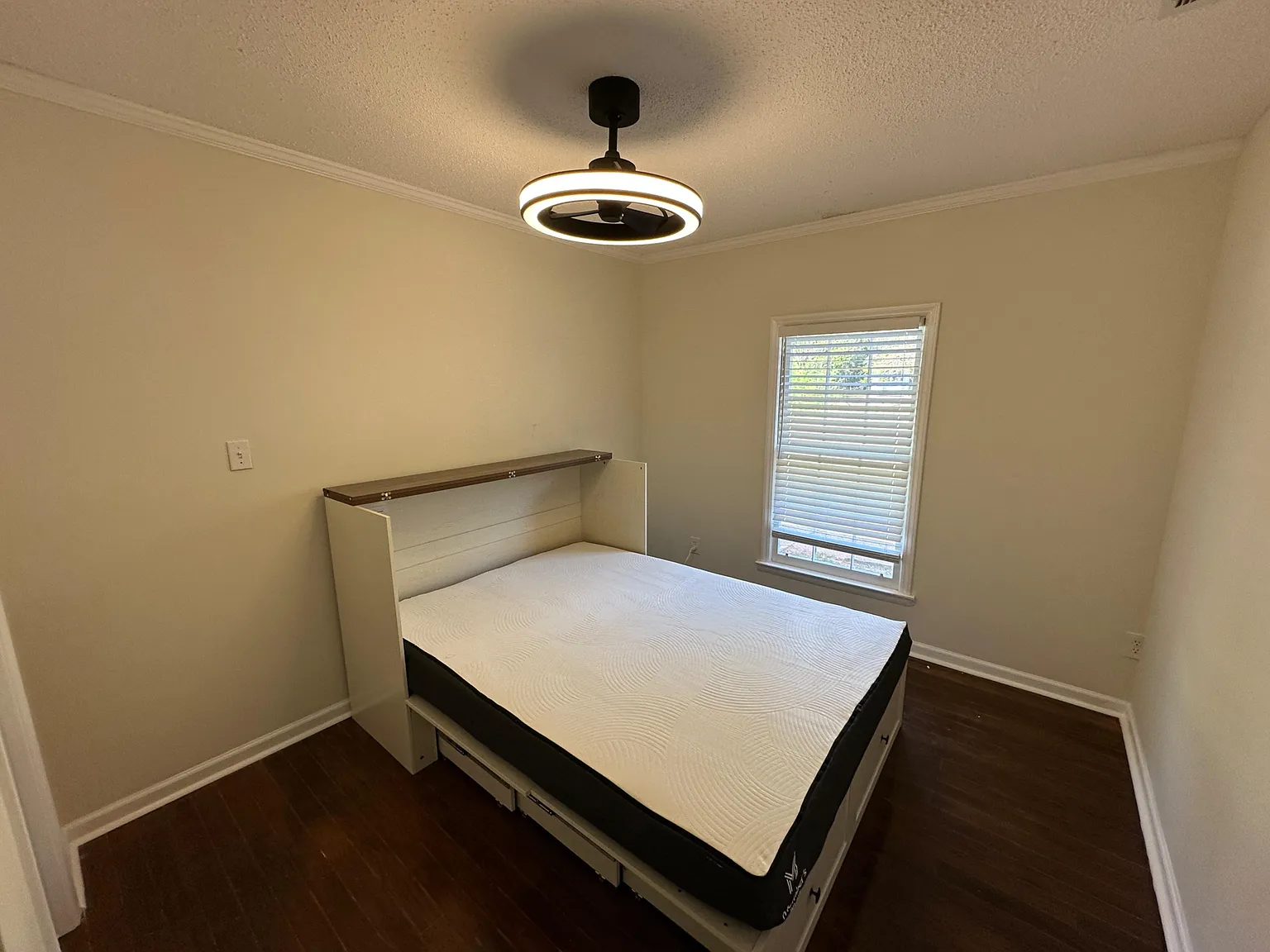 4 bed, 3.0 bath, 1750 sqft, $706 — Photo 1