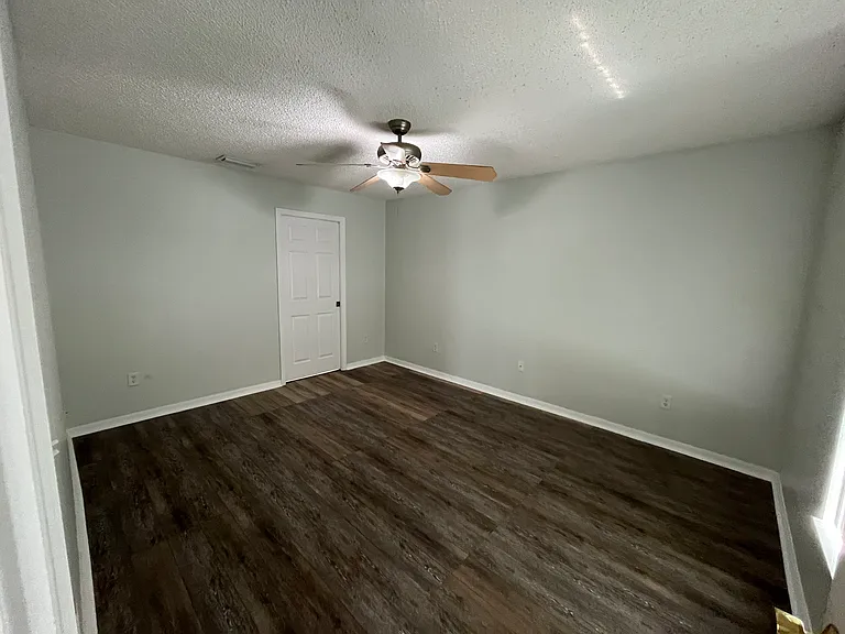 5 Ziegler Pl — Photo 8