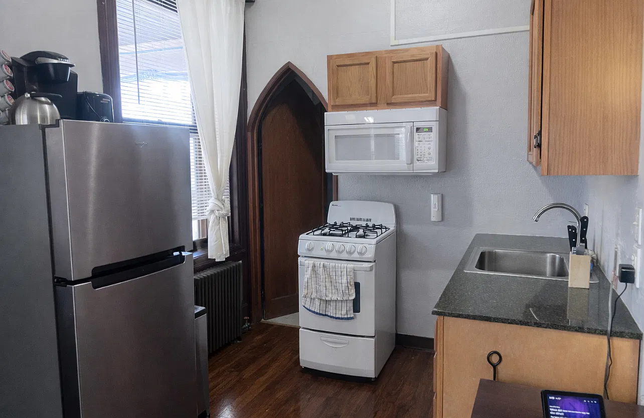 Studio, 650 sqft, $1,300 — Photo 1