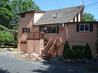 1015 Clover Rd, Long Pond, PA 18334