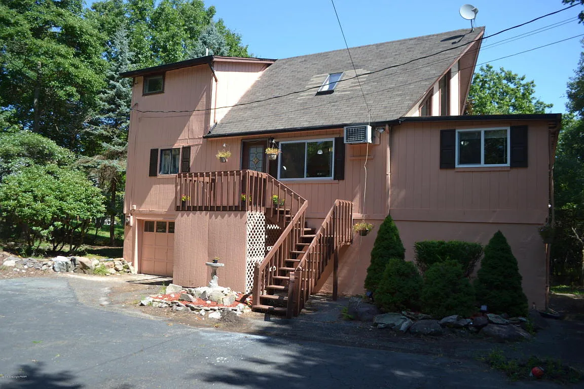 1015 Clover Rd photo 1