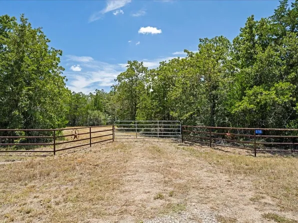 3750 E Fm 2237, Muldoon, TX 78949