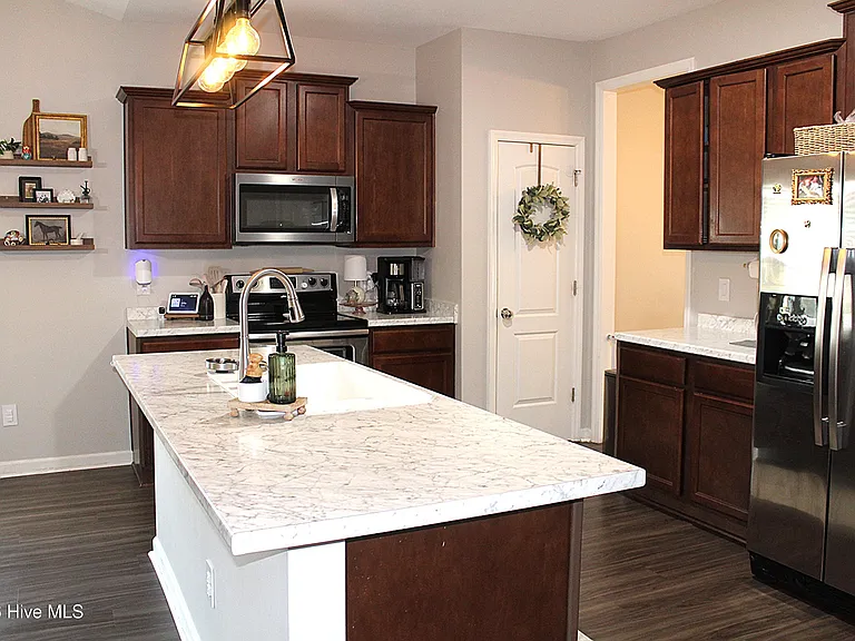 221 Seville St — Photo 14