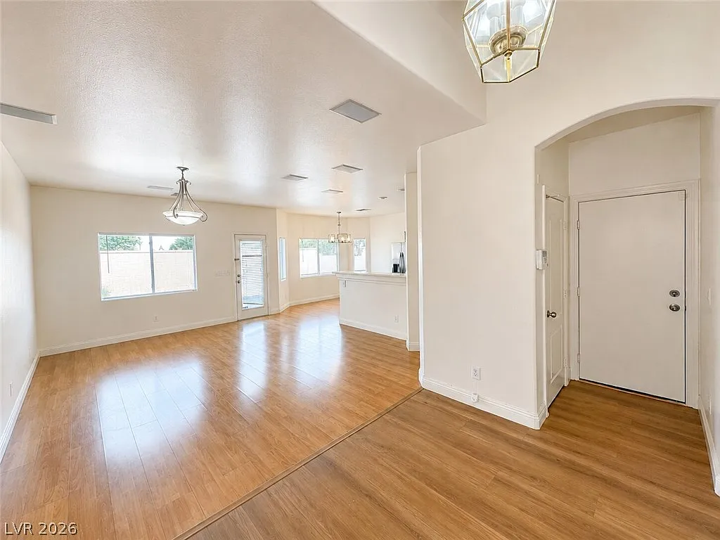 3 bed, 2.5 bath, 1796 sqft, $2,095 — Photo 4