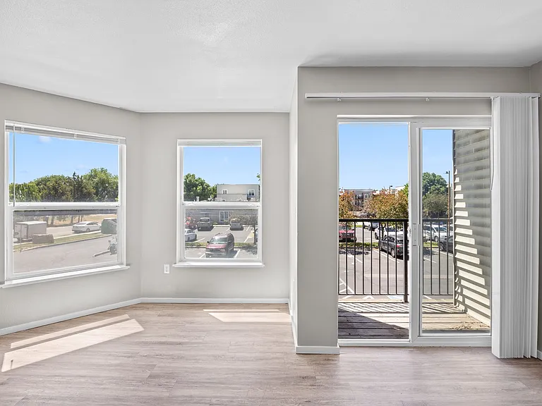 Gateway Crossing Apartments — Photo 9