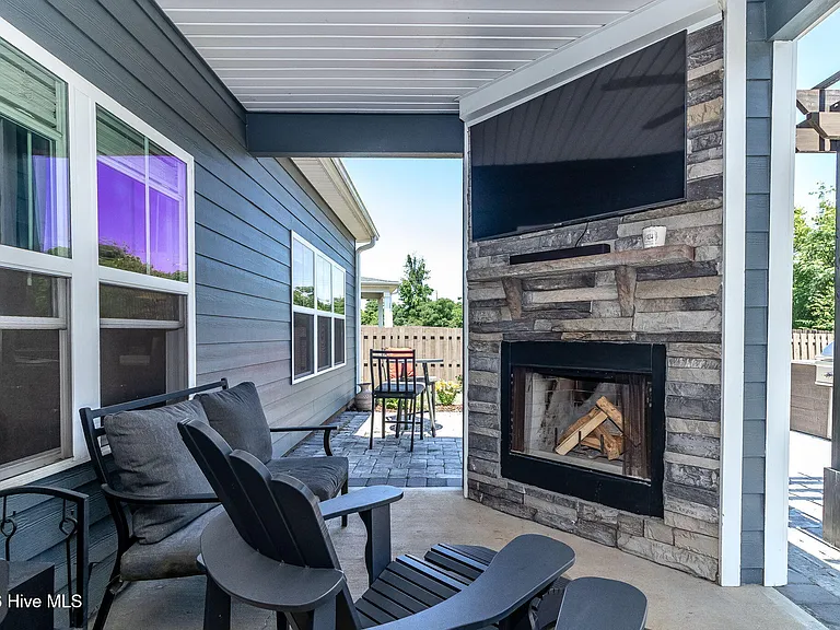2630 Laurens St — Photo 40