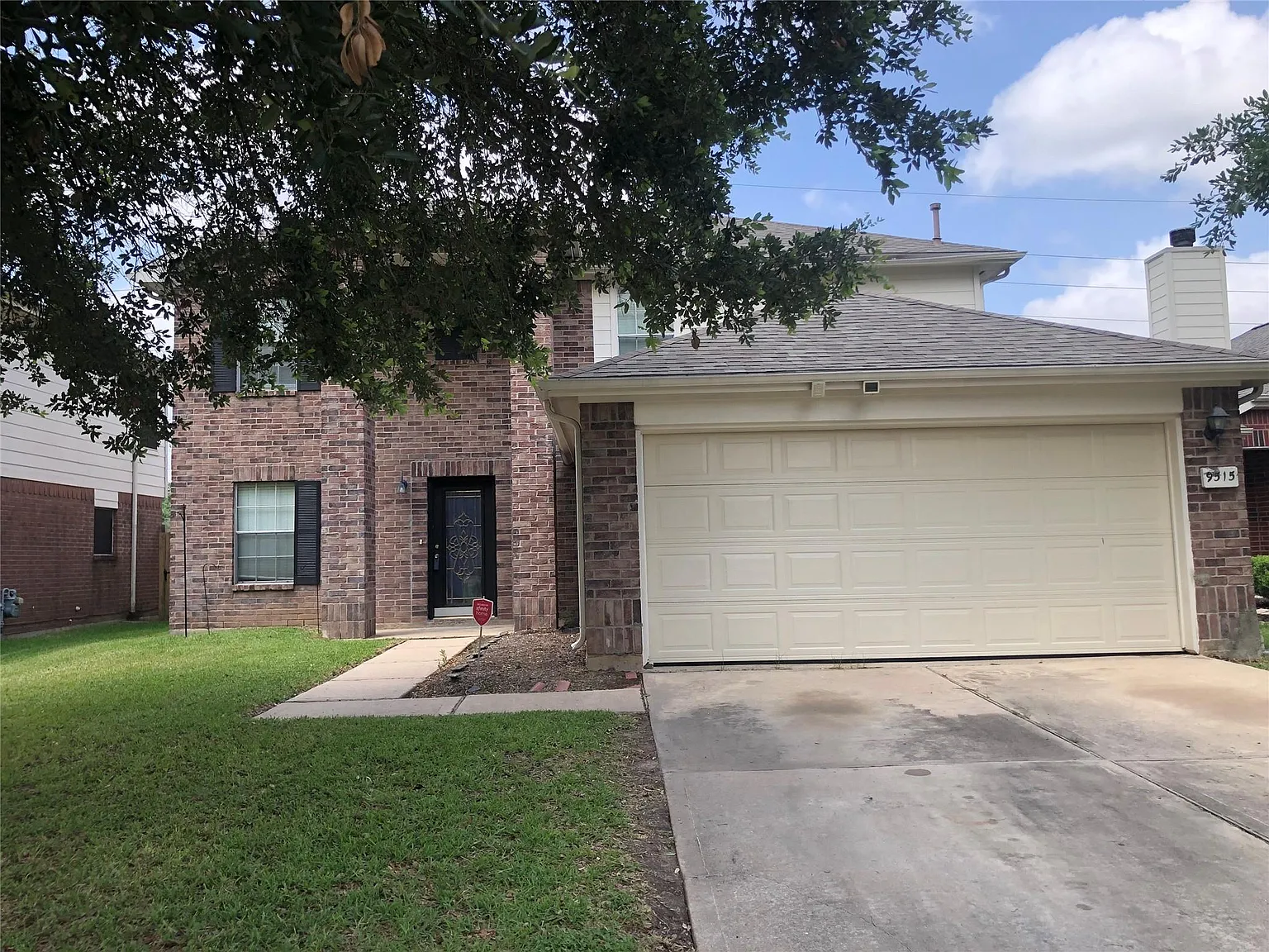 4 bed, 2.5 bath, 2081 sqft, $2,400 — Photo 3