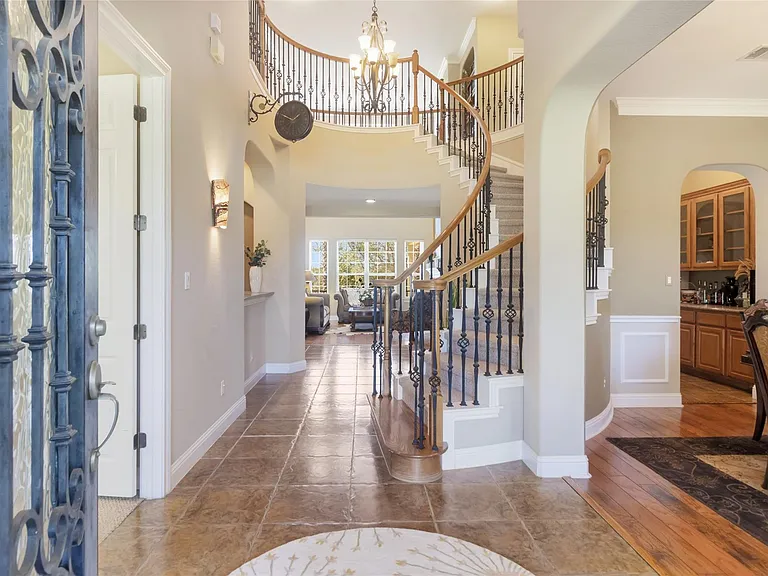 5600 Laguna Cliff Ln — Photo 3