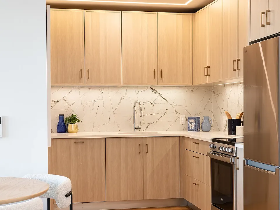 240 Willoughby St #3H