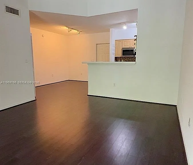 6831 SW 44th St #302 — Photo 10