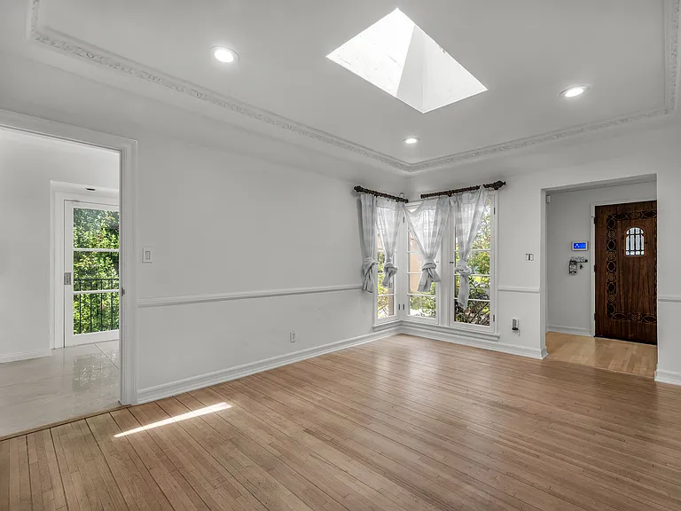 1521 Midvale Ave — Photo 38