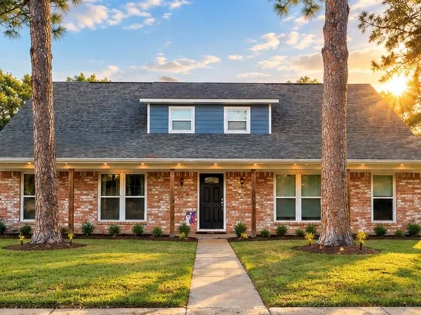 4351 Parkmead Dr, Seabrook, TX 77586