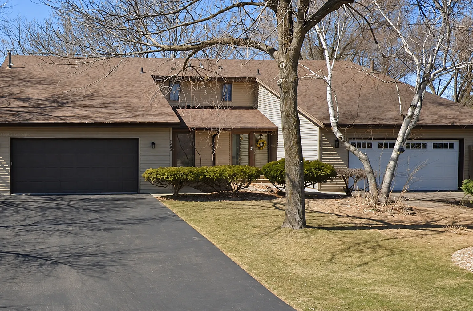 Available Now - $2,600/Month | Spacious 3BR/2BA Twin Home in Eden Prairie — Photo 1