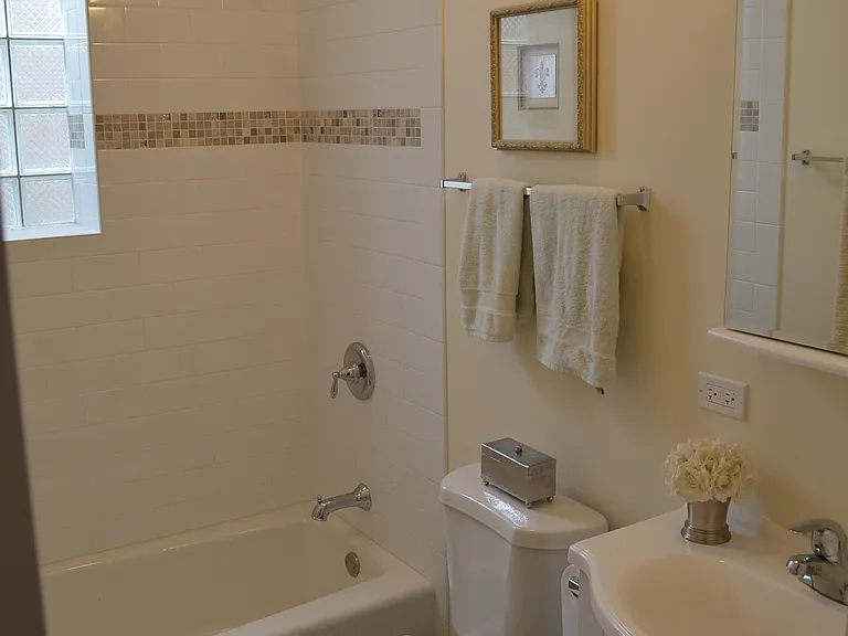 1634 N Paulina St #1R — Photo 8
