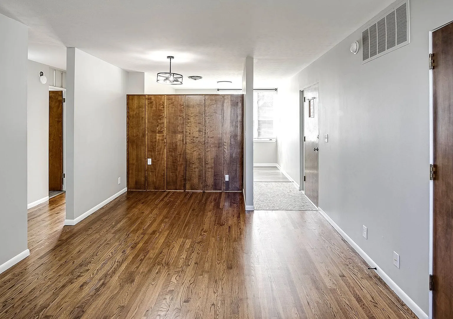 Spacious 2-Bed and 1-Bath Apartment in Millard! — Photo 2