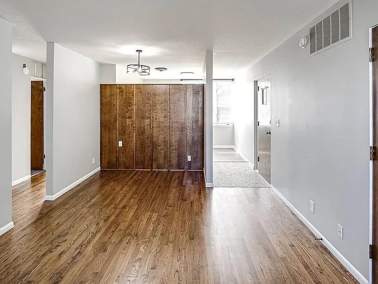 4817 S 131st St #9 — Photo 2