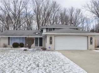 17076 Hunting Meadows Dr, Strongsville, OH