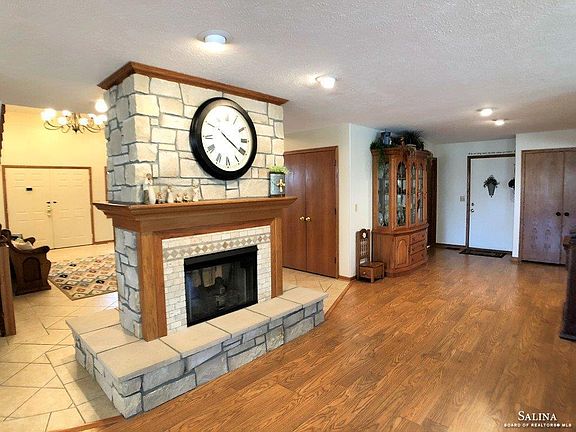 4th image of 1165 Columbine Cir