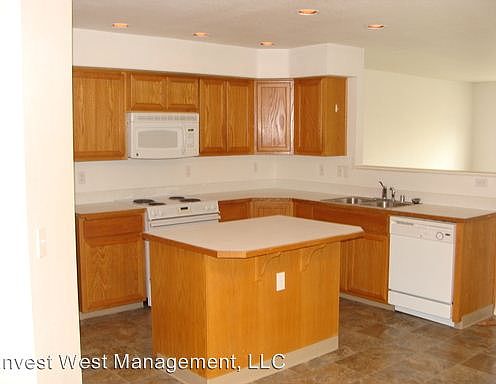 3rd image of 6108 NE 35th Cir