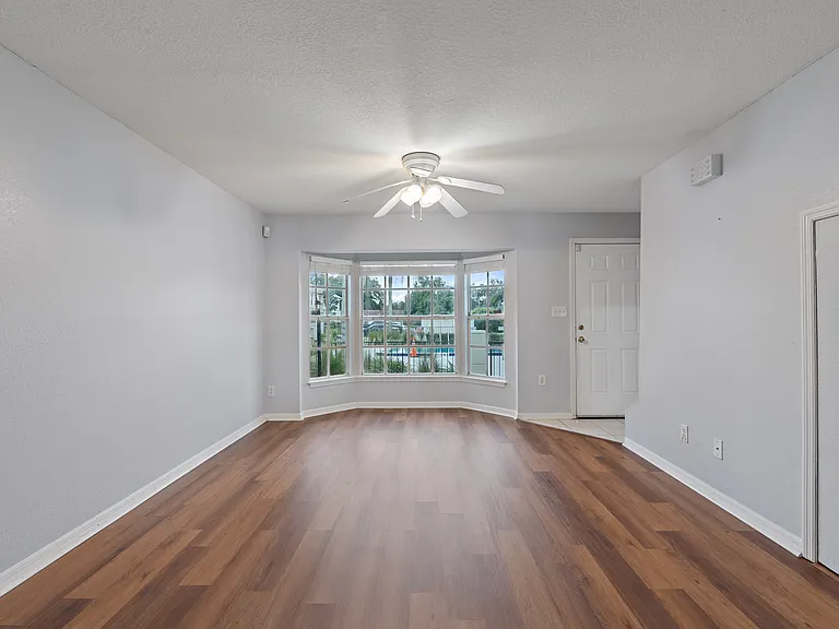 37314 Embassy Park Ln — Photo 3