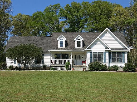 2nd image of 290 Fountain Ln