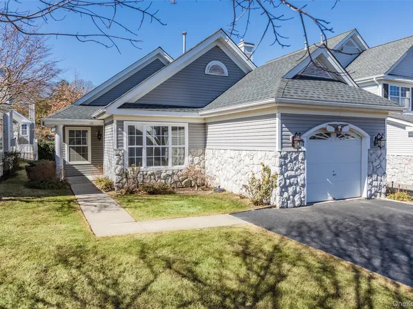7 Ethan Circle, Middle Island, NY 11953