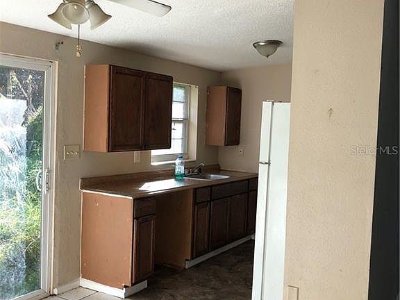 5th image of 1180 Maxey Dr