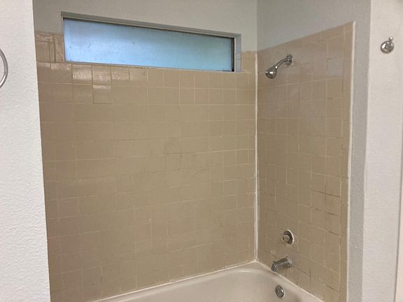 4th image of 4010 Briar Hollow St