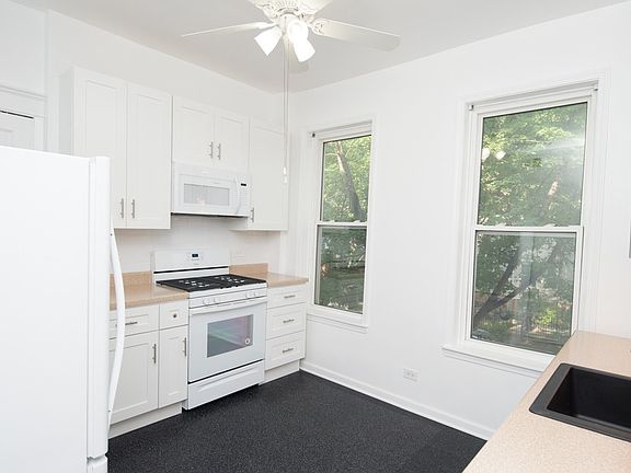 3rd image of 3625 W Wrightwood Ave #F3