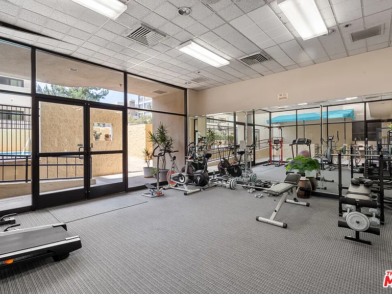 727 S Ardmore Ave #108 — Photo 29
