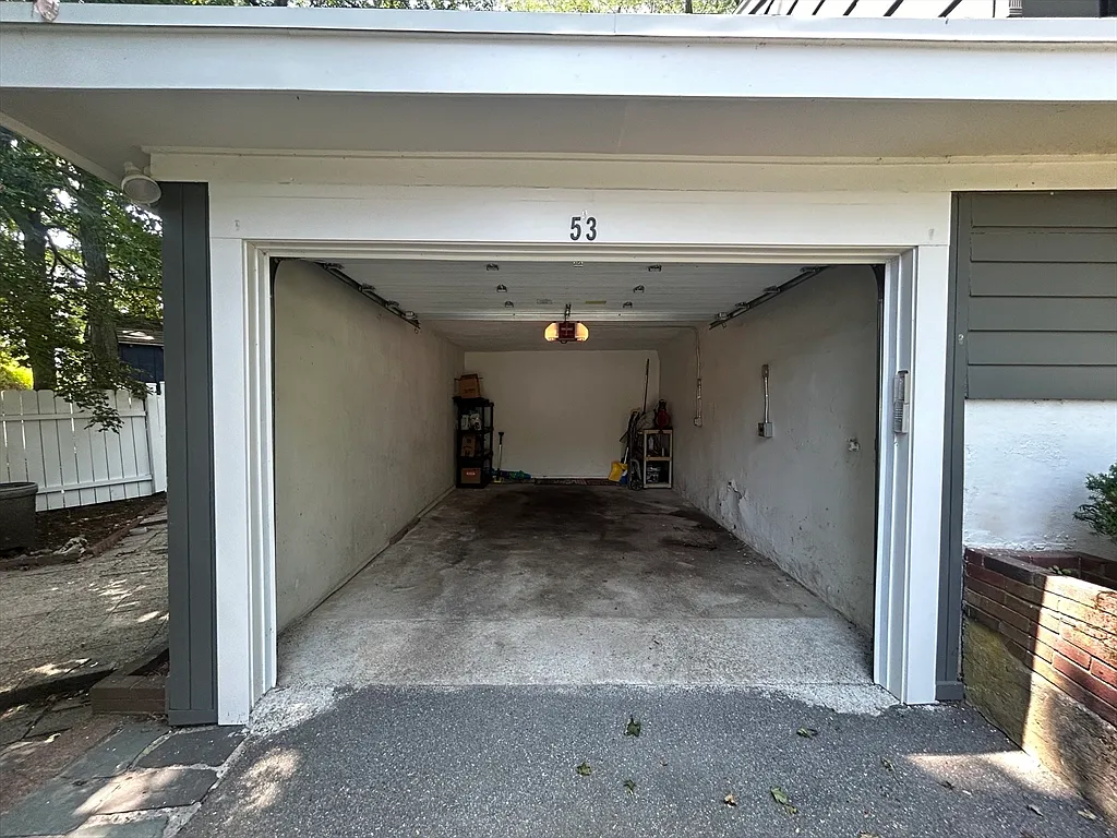 3 bed, 2.0 bath, 1950 sqft, $4,150 — Photo 4