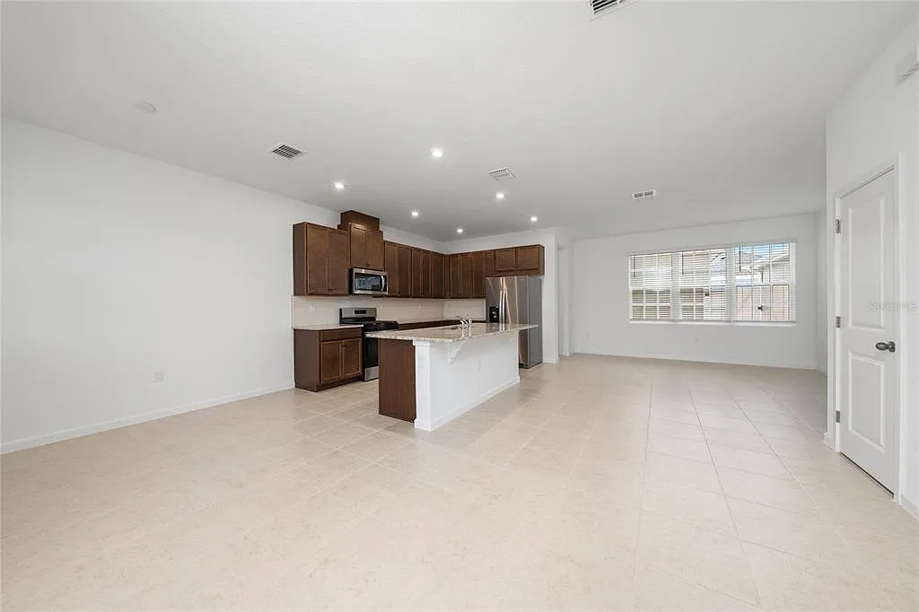 3 bed, 2.5 bath, 1628 sqft, $3,500 — Photo 4