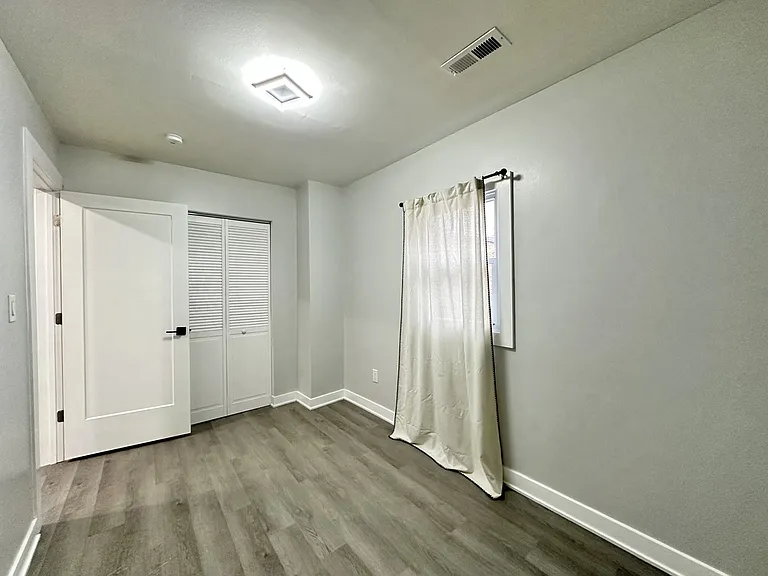 1937 W Grand Ave #3 — Photo 17