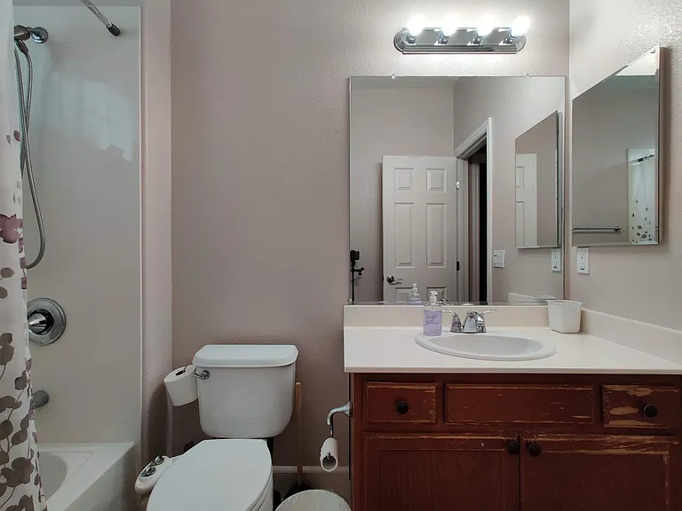 Lawlor Ct — Photo 22