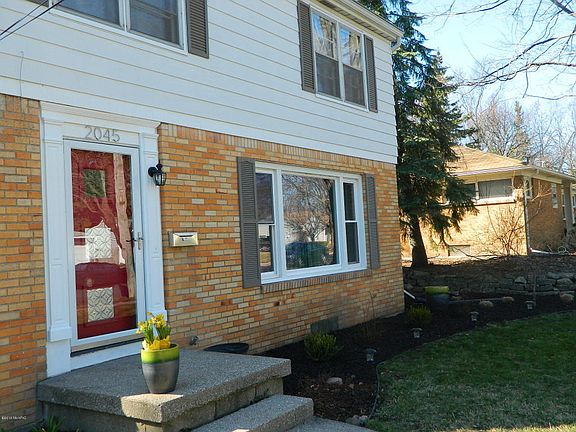 2nd image of 2045 Cambridge Dr SE