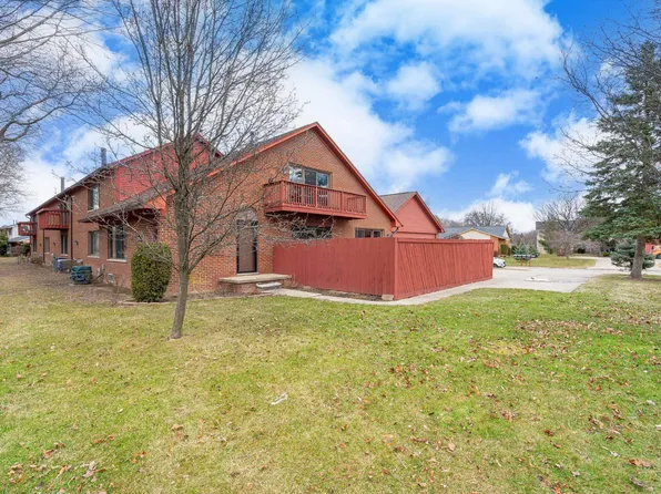 42265 Lochmoor St, Clinton Township, MI 48038