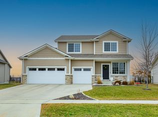 940 9th St, Waukee, IA 50263