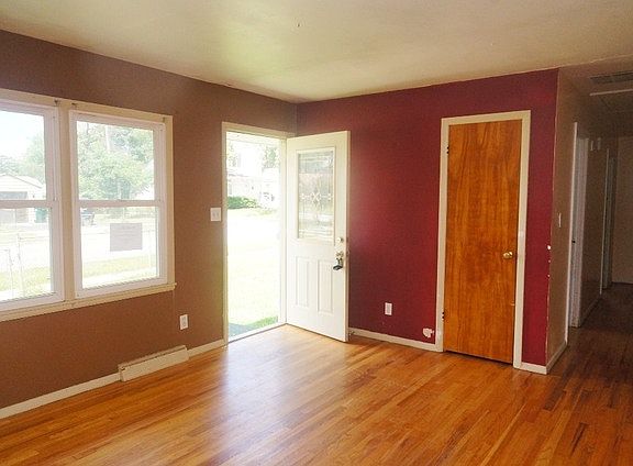2nd image of 901 N Jackson St