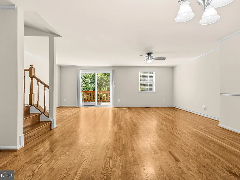 8931 Park Forest Dr — Photo 14