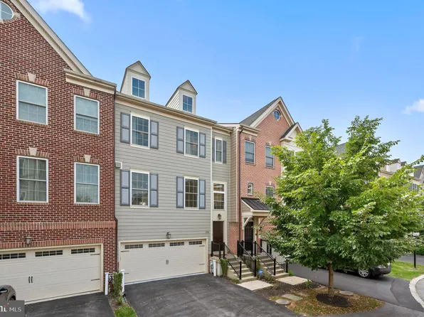 192 Merrin Ln, Wayne, PA 19087