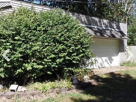 Garage w separate electric 