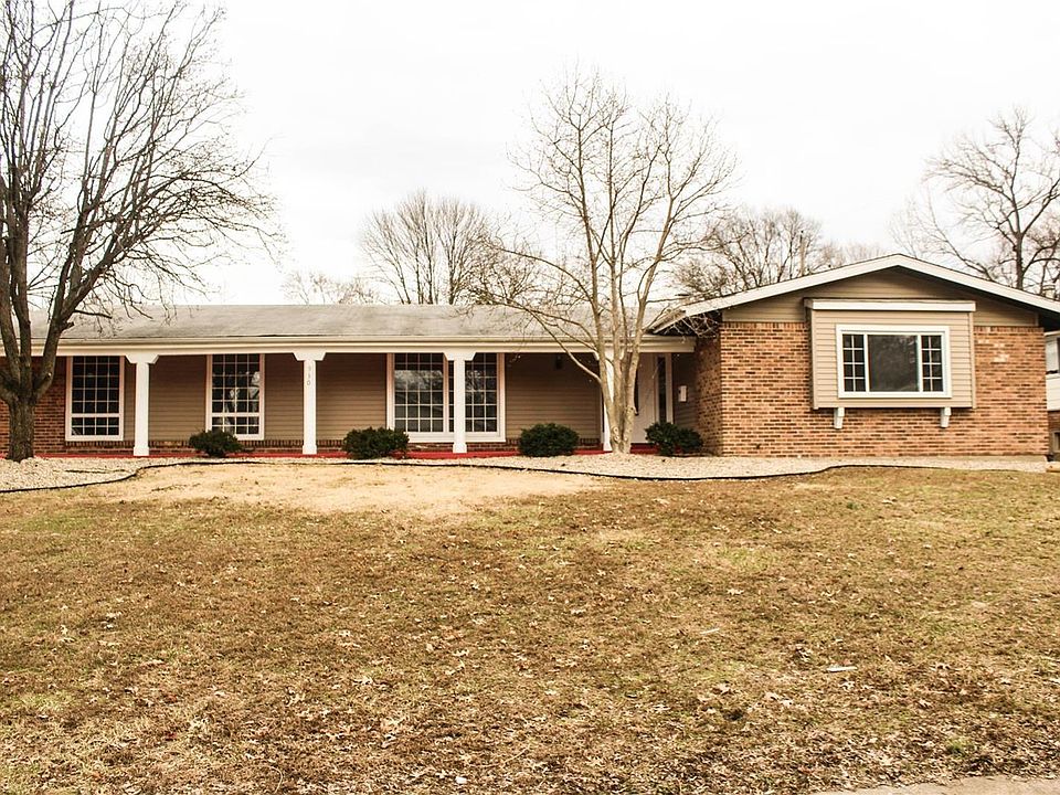 1st image of 930 Meadowgrass Dr
