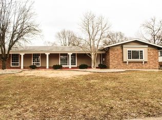 930 Meadowgrass Dr, Florissant, MO 63033